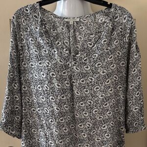 Anne Carson Black and White Floral Blouse